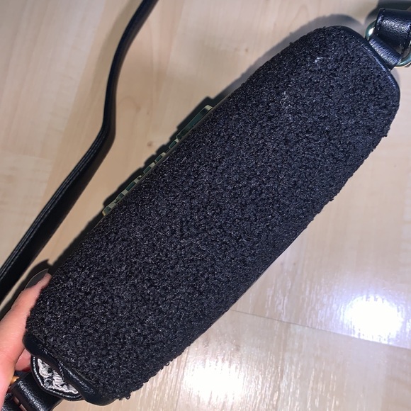 JUICY COUTURE CRAZY FOR LOVE Shearling Crossbody Purse - Picture 7 of 8